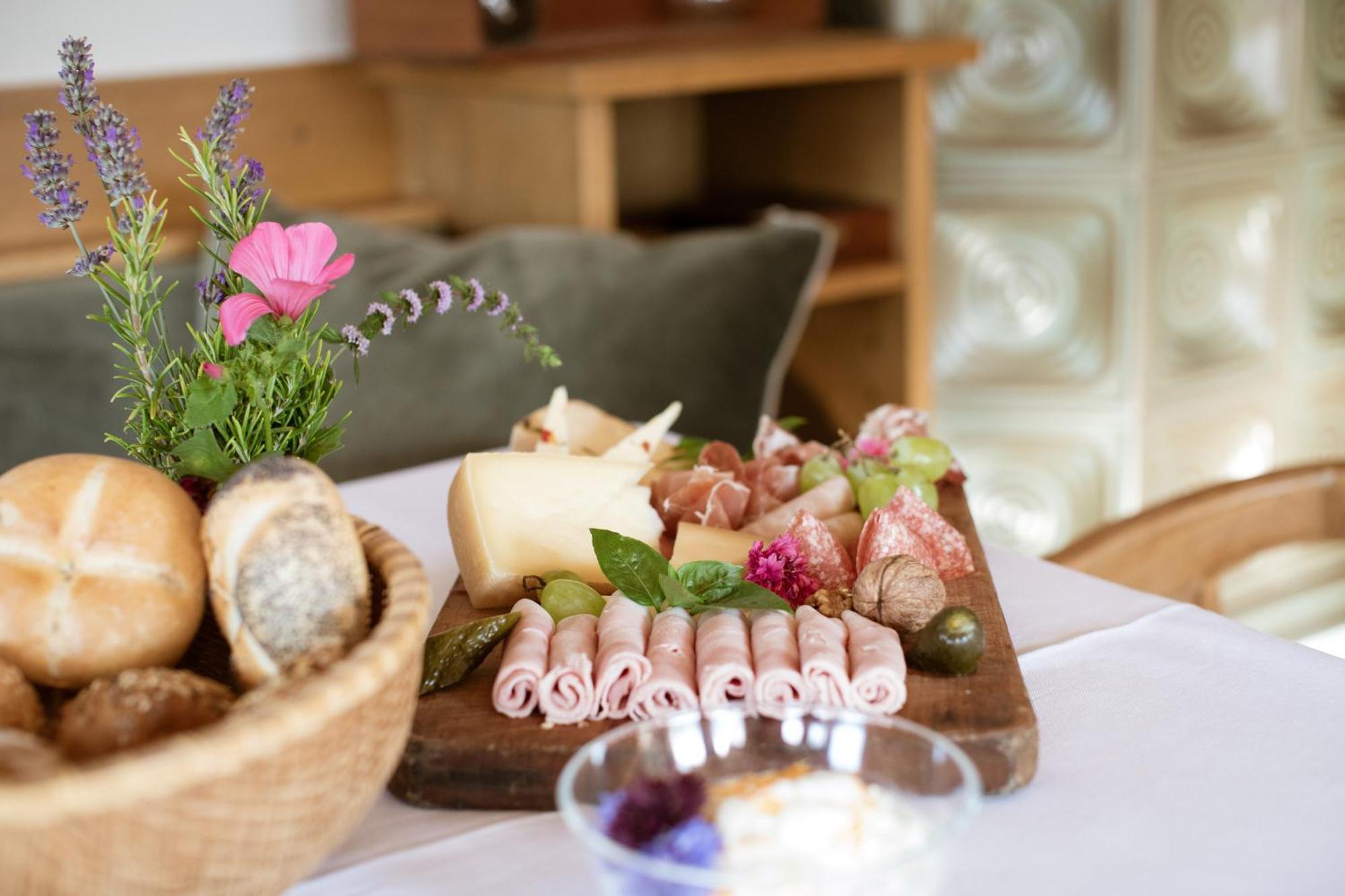 Noessinghof Bed & Breakfast ติโรโล ภายนอก รูปภาพ